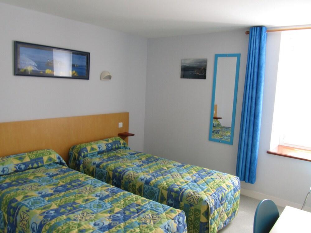 Hotel Du Cheval Blanc Saint-Pol-de-Léon Екстериор снимка
