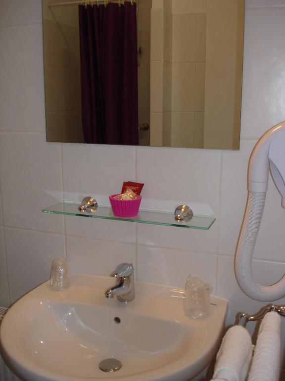 Hotel Du Cheval Blanc Saint-Pol-de-Léon Екстериор снимка