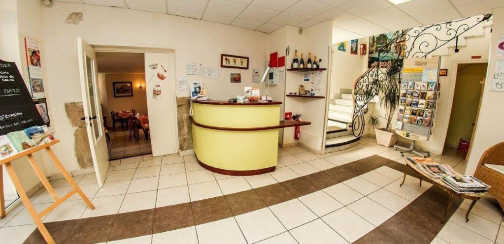 Hotel Du Cheval Blanc Saint-Pol-de-Léon Екстериор снимка